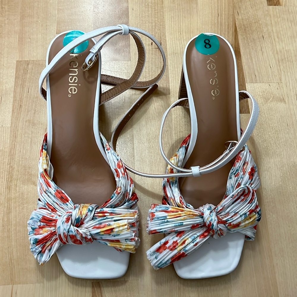 Kenzie Kadence Floral Heel Sandals size 8